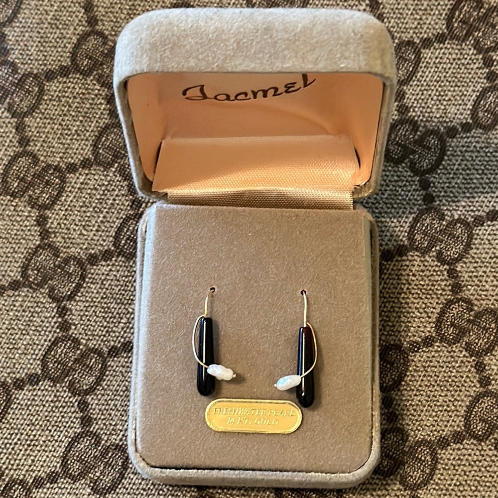 Fresh water pearl earrings